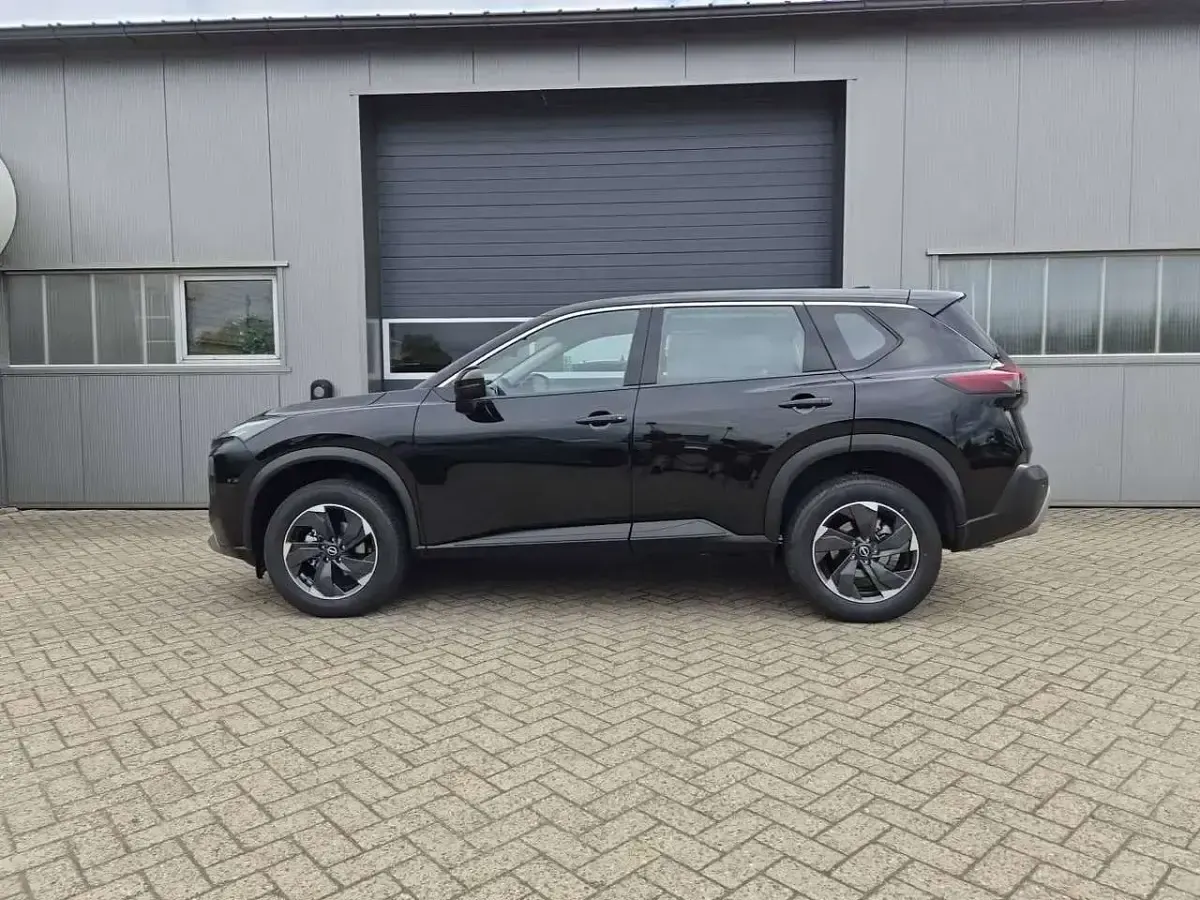 Neu Nissan X-Trail Acenta 163 PS (119 kW) 2026 Diamond black SUV