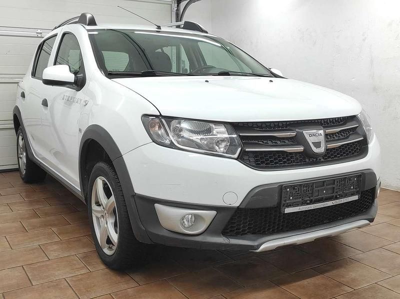 Gebraucht Dacia Sandero Prestige 90 PS (66 kW) 2013 Gletscherweiss SUV