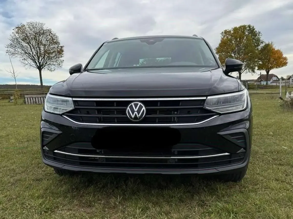 Second-hand VW Tiguan Life 150 CP (110 kW) 2022 Negru SUV