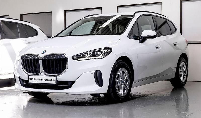 Alpinweiss iii Gebraucht 2022 BMW 218 Van / Kleinbus | 20.600 € (Guter Preis) - Bild 1/4