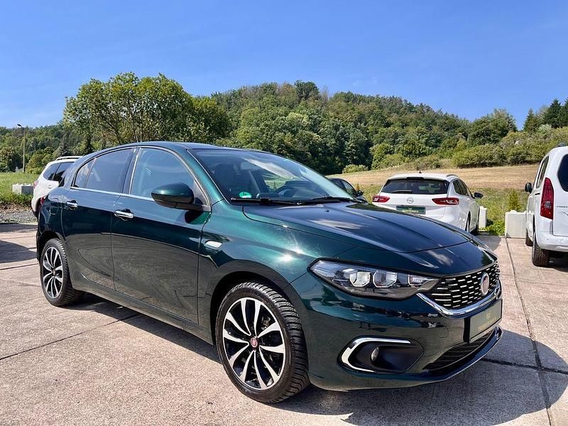 Grün Gebraucht 2019 Fiat Tipo Lounge Limousine | 12.600 € (Fairer Preis) - Bild 1/4