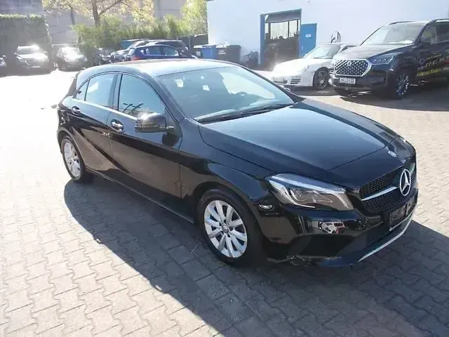 Gebraucht Mercedes A180 Style 122 PS (89 kW) 2016 Nachtschwarz Kleinwagen
