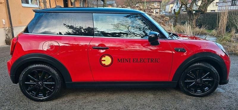Gebraucht Mini Cooper SE Classic 135 kW (184 PS) 2023 Rot Kleinwagen