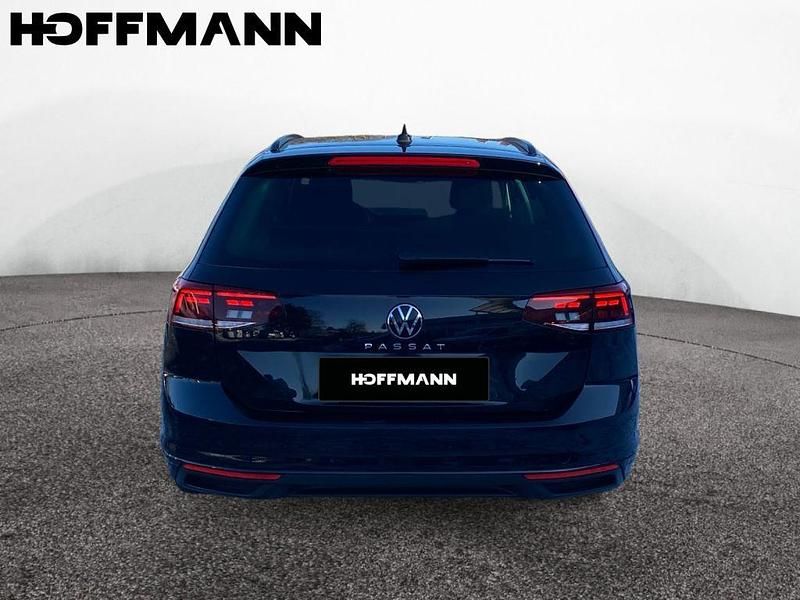 Gebraucht VW Passat Basis 150 PS (110 kW) 2023 Deep black pearlescent Kombi
