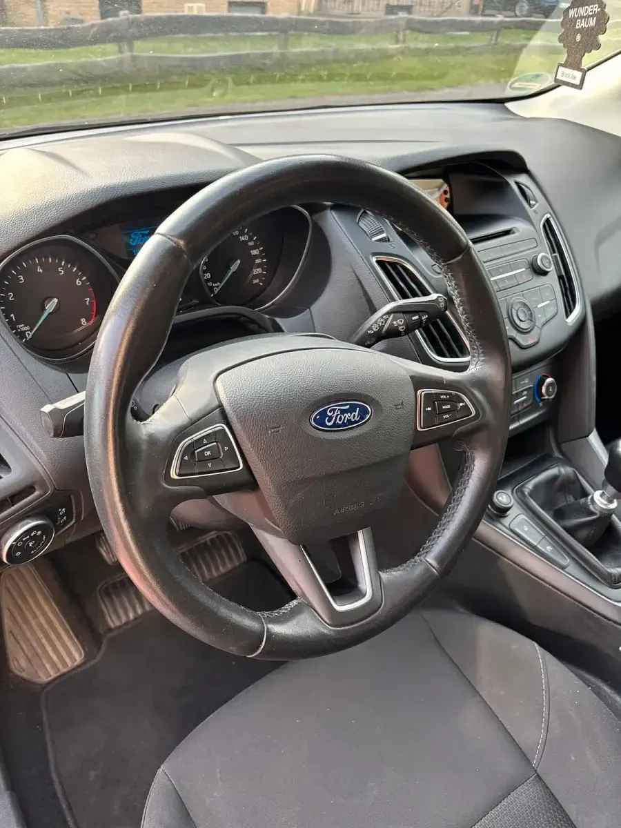 Gebraucht Ford Focus Trend 125 PS (91 kW) 2016 Schwarz Limousine