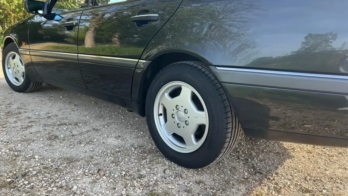 Gebraucht Mercedes C180 122 PS (89 kW) 1994 Schwarz Limousine