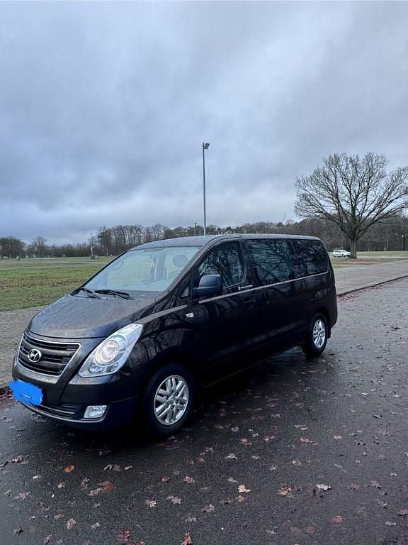 Schwarz Gebraucht 2017 Hyundai H-1 Van / Kleinbus | 12.800 € (Fairer Preis) - Bild 1/4