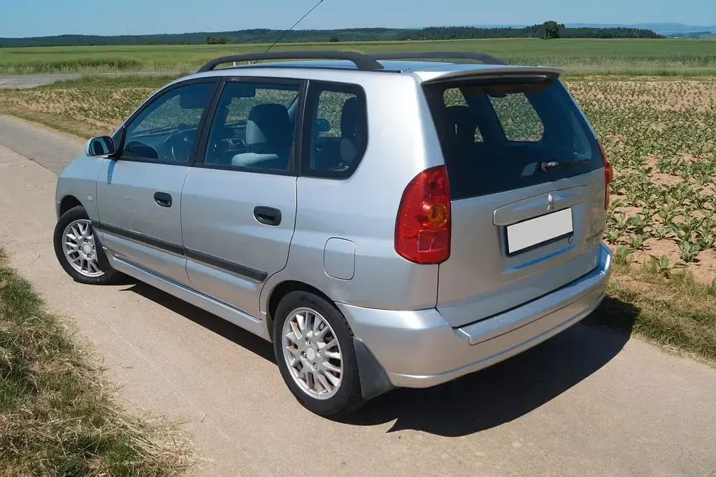 Gebraucht Mitsubishi Space Star 111 PS (81 kW) 2004 Silber Van / Kleinbus