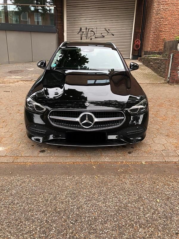 Schwarz Gebraucht 2022 Mercedes C220 Avantgarde Kombi | 29.999 € (Superpreis) - Bild 1/4