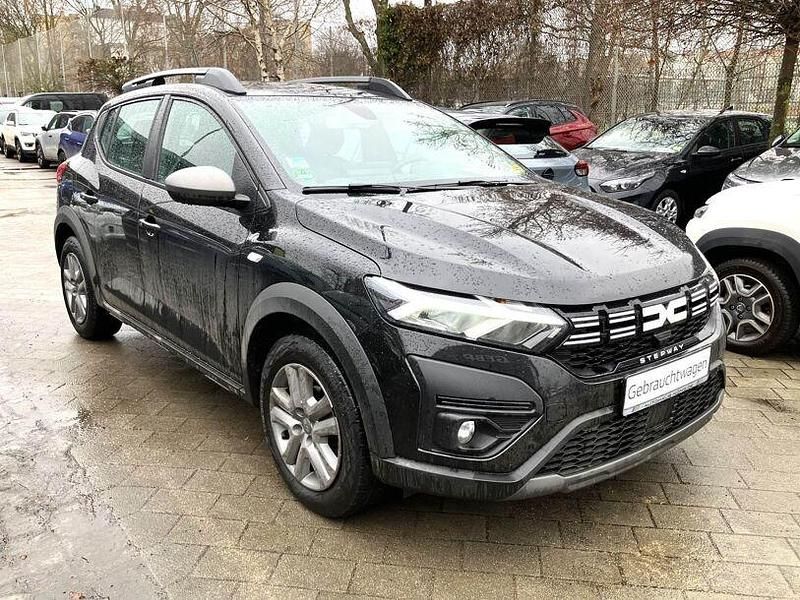 Gebraucht Dacia Sandero Expression 90 PS (66 kW) 2023 Blackpearlmet. Limousine