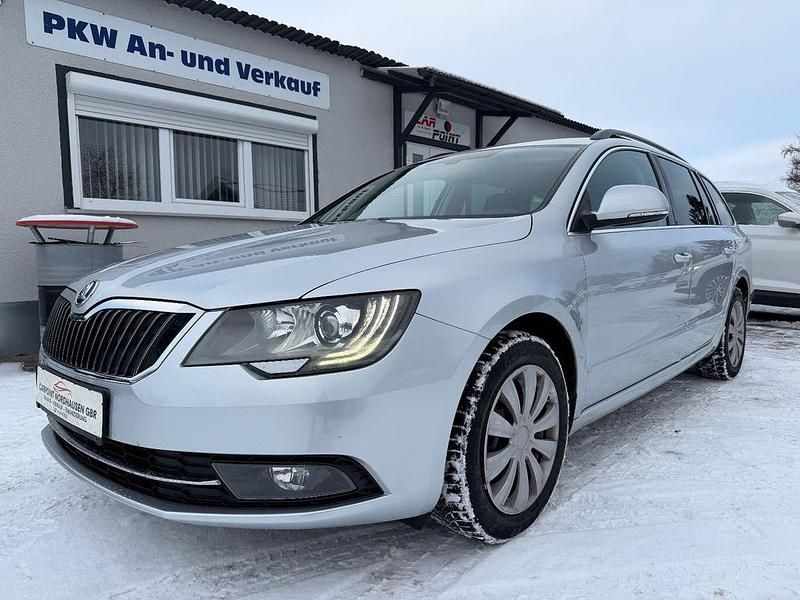 Silber Gebraucht 2015 Skoda Superb Best of Kombi | 9.999 € (Fairer Preis) - Bild 1/4