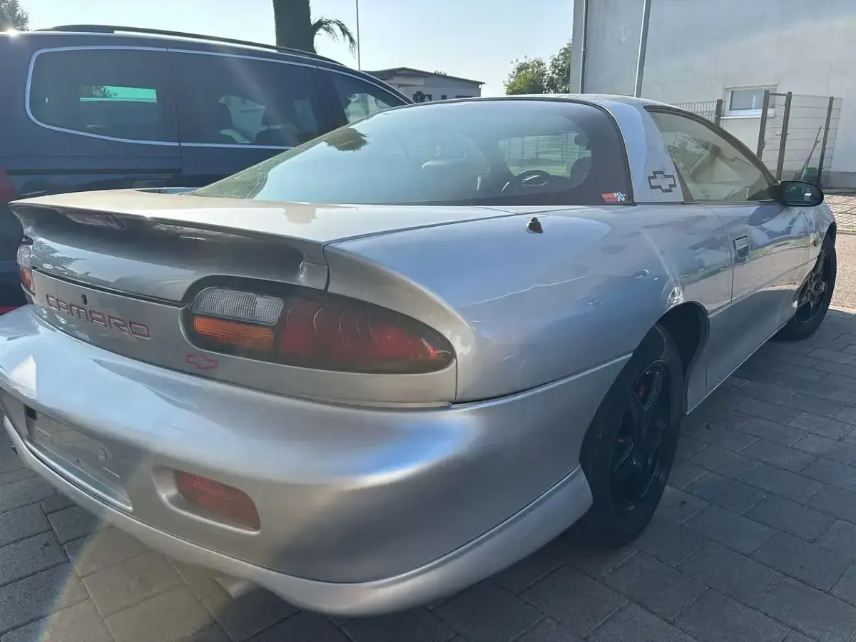 Gebraucht Chevrolet Camaro 193 PS (141 kW) 1998 Silber Coupé