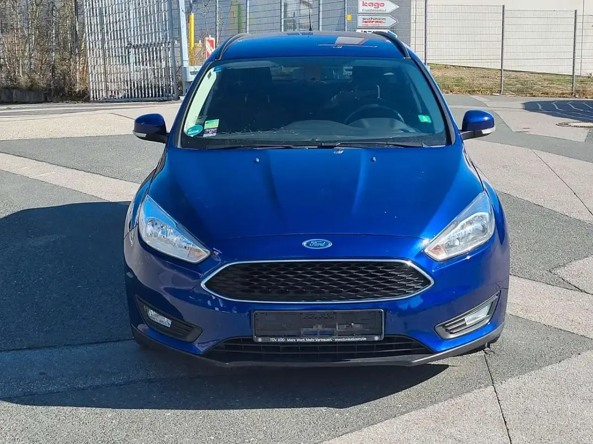 Gebraucht Ford Focus 101 PS (74 kW) 2015 Blau Limousine