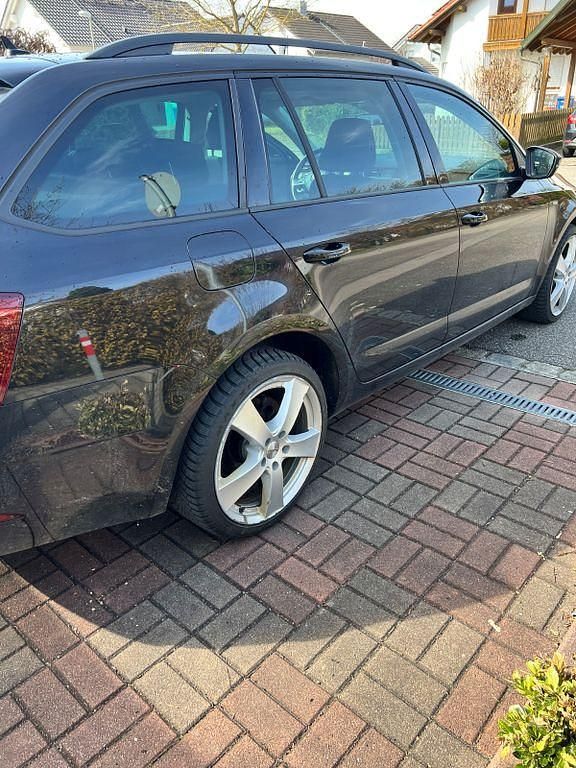 Gebraucht Skoda Octavia Clever 150 PS (110 kW) 2018 Schwarz Kombi