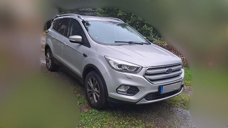Gebraucht Ford Kuga 120 PS (88 kW) 2018 Silber SUV