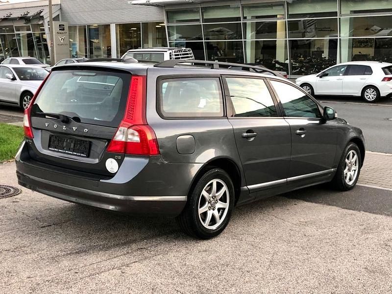 Gebraucht Volvo V70 Momentum 185 PS (136 kW) 2008 Grau Kombi