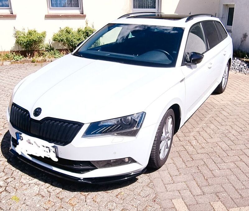 Weiß Gebraucht 2018 Skoda Superb SportLine Kombi | 21.750 € (Fairer Preis) - Bild 1/4