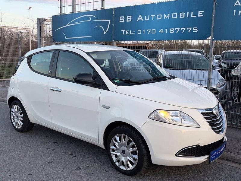 Weiß Gebraucht 2013 Lancia Ypsilon Gold Kleinwagen | 6.300 € (Fairer Preis) - Bild 1/4