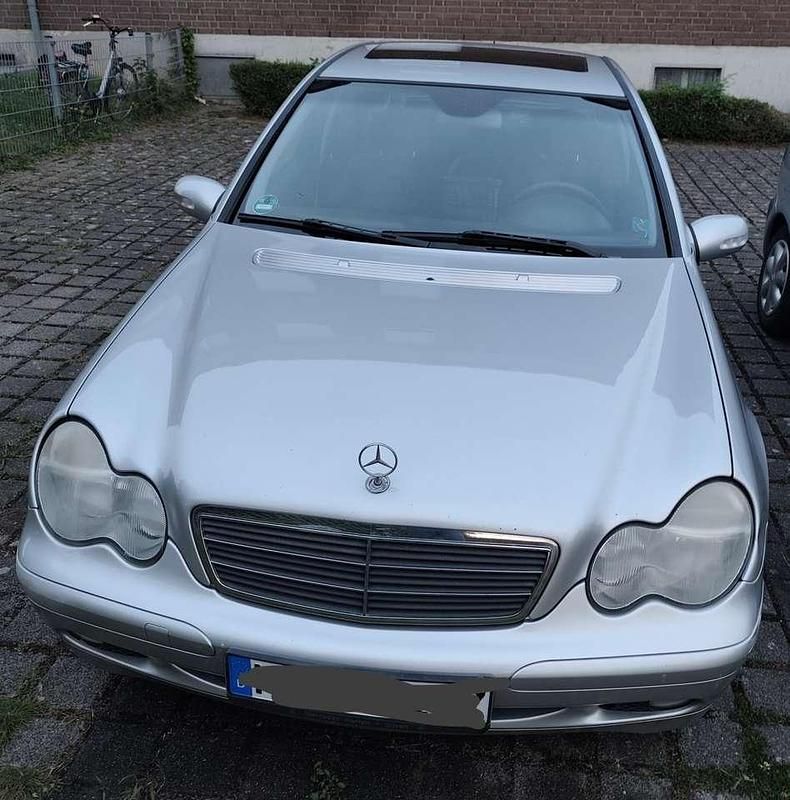 Silber Gebraucht 2004 Mercedes C180 Classic Kombi | 2.800 € (Fairer Preis) - Bild 1/4