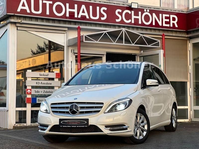 Gebraucht Mercedes B180 122 PS (89 kW) 2013 Weiß Van / Kleinbus