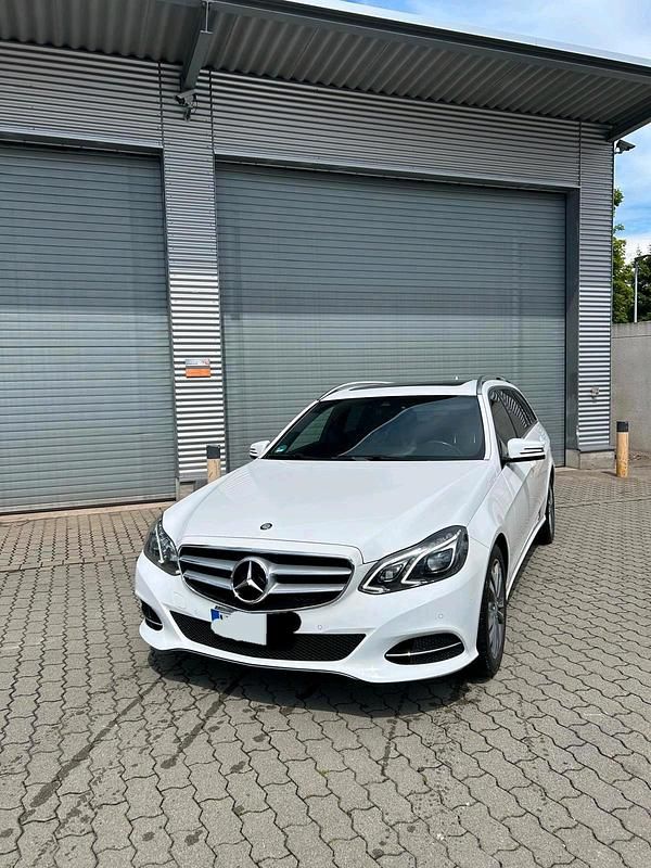 Weiß Gebraucht 2015 Mercedes E350 Kombi | 14.899 € (Guter Preis) - Bild 1/4