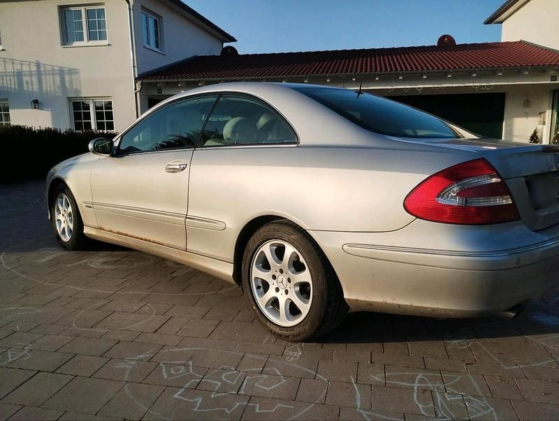 Gebraucht Mercedes CLK320 218 PS (160 kW) 2004 Silber Coupé