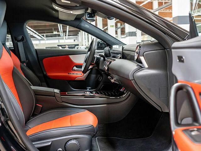 Gebraucht Mercedes CLA250 AMG 224 PS (164 kW) 2024 Schwarz / kosmosschwarz (metallic) Limousine