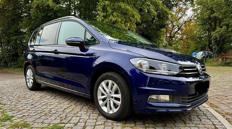Blau Gebraucht 2017 VW Touran Comfortline Van / Kleinbus | 20.200 € (Fairer Preis) - Bild 1/4