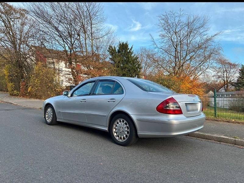 Gebraucht Mercedes E280 Avantgarde 190 PS (139 kW) 2008 Silber Limousine