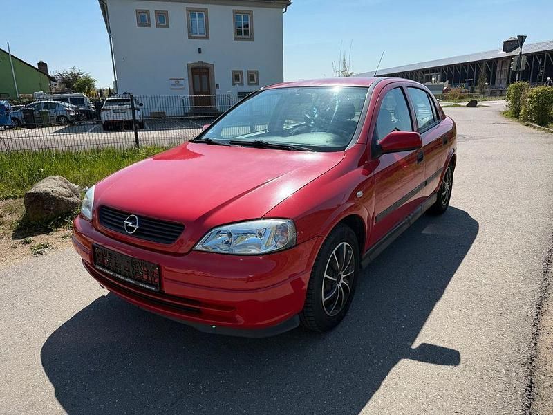 Rot Gebraucht 1998 Opel Astra Comfort Limousine | 3.499 € (Teuer) - Bild 1/4
