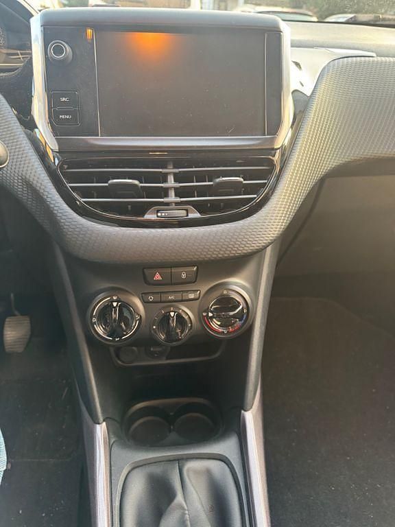 Gebraucht Peugeot 2008 Active 110 PS (80 kW) 2015 Schwarz SUV