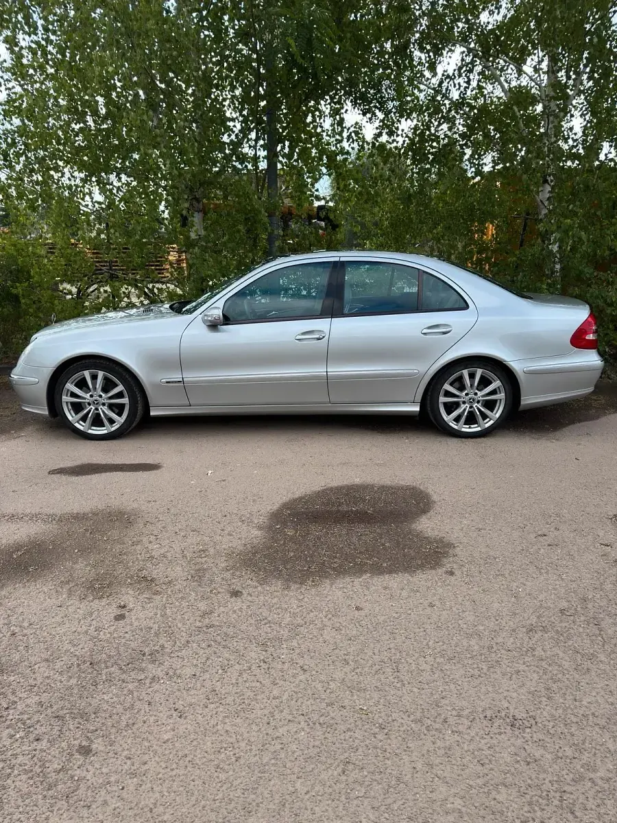Gebraucht Mercedes E320 Elegance 224 PS (164 kW) 2003 Grau Limousine