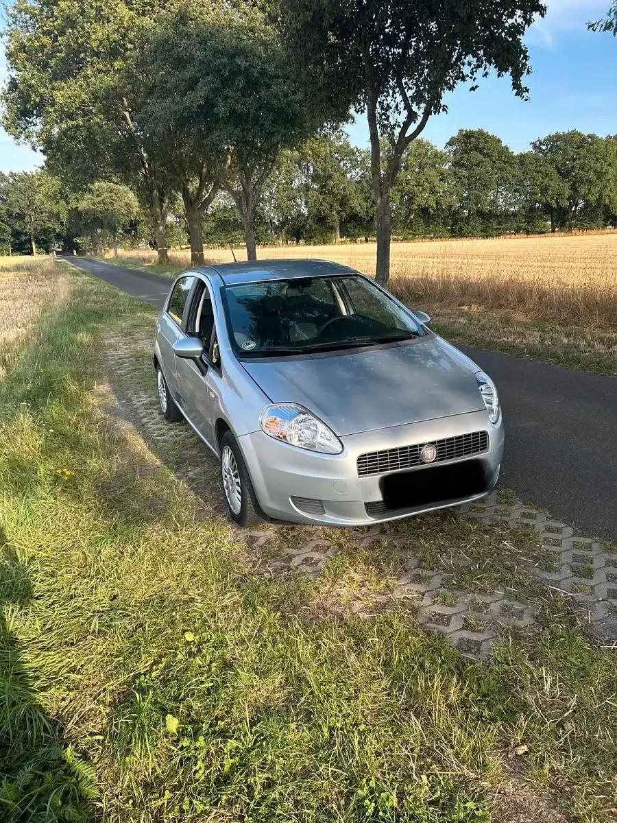 Gebraucht Fiat Grande Punto 65 PS (47 kW) 2008 Grau Kleinwagen