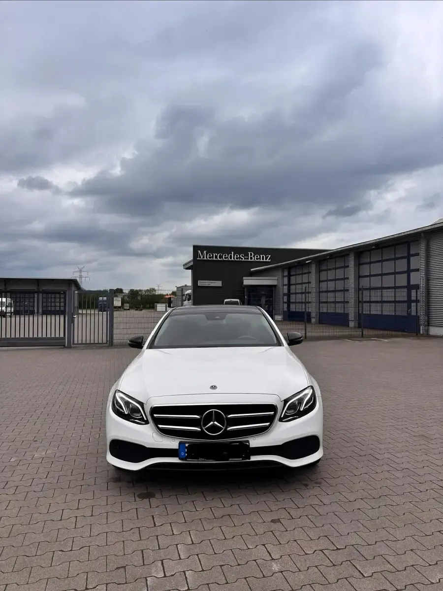 Usado Mercedes E220 Avantgarde 194 CV (142 kW) 2019 Blanco Berlina