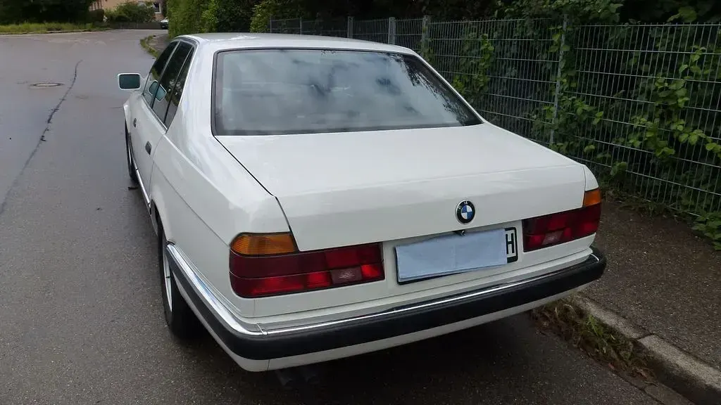 Gebraucht BMW 730 188 PS (138 kW) 1989 Weiß Limousine