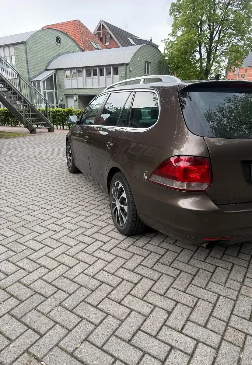 Gebraucht VW Golf VI 105 PS (77 kW) 2011 Braun Kleinwagen
