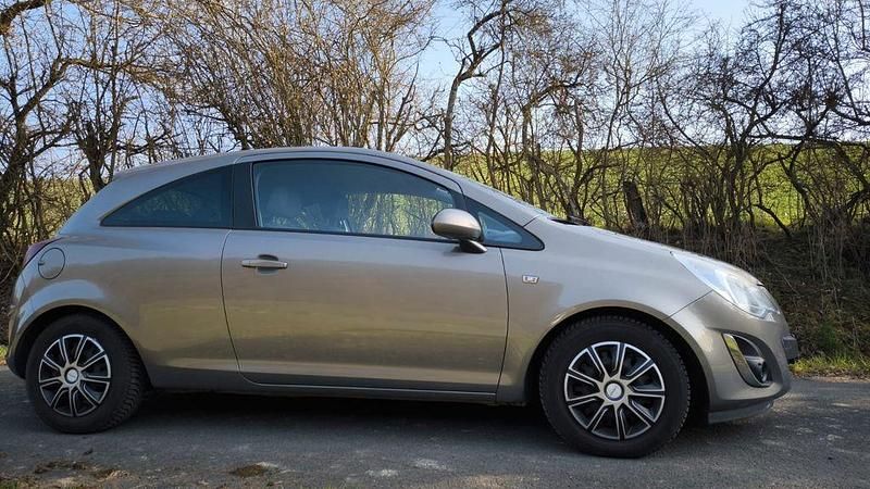 Gebraucht Opel Corsa Color Edition 87 PS (63 kW) 2012 Braun Kleinwagen