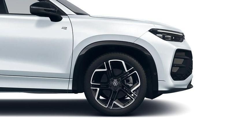 Gebraucht VW Tayron R-line 272 PS (200 kW) 2025 Oyster silver metallic (metallic) SUV