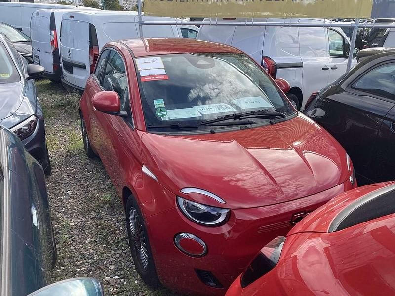 Rot Gebraucht 2022 Fiat 500e Red Kleinwagen | 21.660 € (Fairer Preis) - Bild 1/4