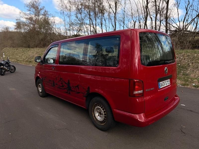 Gebraucht VW Multivan Startline 140 PS (102 kW) 2010 Rot Van / Kleinbus