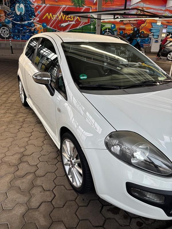 Weiß Gebraucht 2011 Fiat Punto Evo Sport Kleinwagen | 2.900 € (Fairer Preis) - Bild 1/4