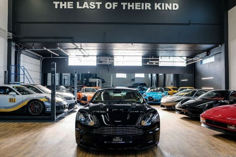 Second-hand Aston Martin DBS 517 CP (380 kW) 2012 Negru