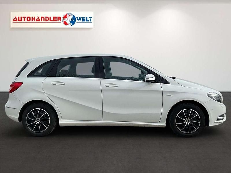 Gebraucht Mercedes B180 122 PS (89 kW) 2011 Weiß Van / Kleinbus