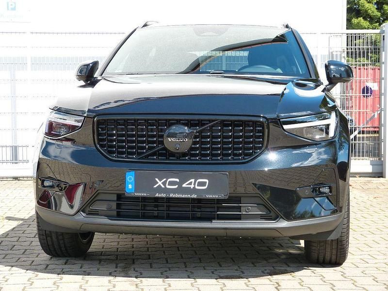 Gebraucht Volvo XC40 Plus 163 PS (119 kW) 2025 Onyx black / metallic SUV
