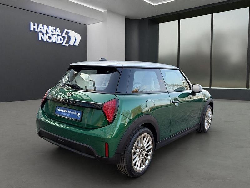 Gebraucht Mini Cooper Favoured 156 PS (114 kW) 2024 Grün Kleinwagen