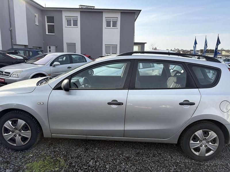 Gebraucht Hyundai i30 Edition+ 126 PS (92 kW) 2010 Continental silver Kombi
