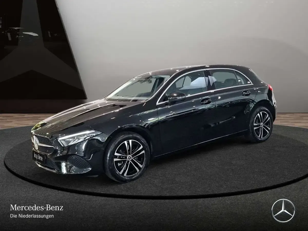 Gebraucht Mercedes A250 Progressive 163 PS (119 kW) 2025 Schwarz Limousine