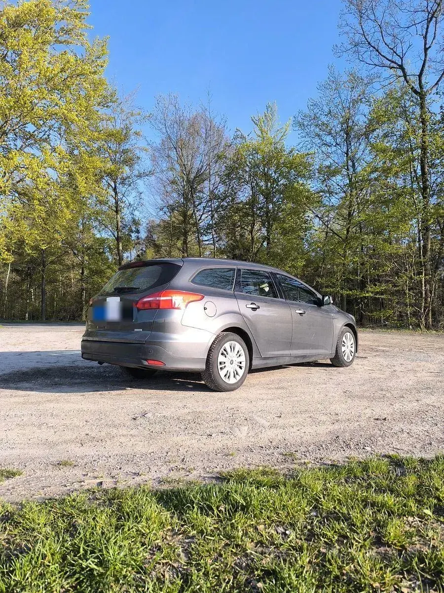 Gebraucht Ford Focus 125 PS (91 kW) 2016 Grau Kombi