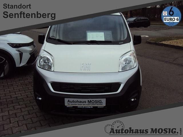 Weiß schwarz Gebraucht 2022 Fiat Fiorino Van / Kleinbus | 15.999 € (Fairer Preis) - Bild 1/4