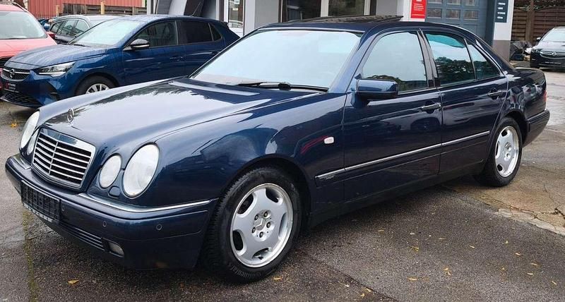 Gebraucht Mercedes E240 170 PS (125 kW) 1998 Blau Limousine